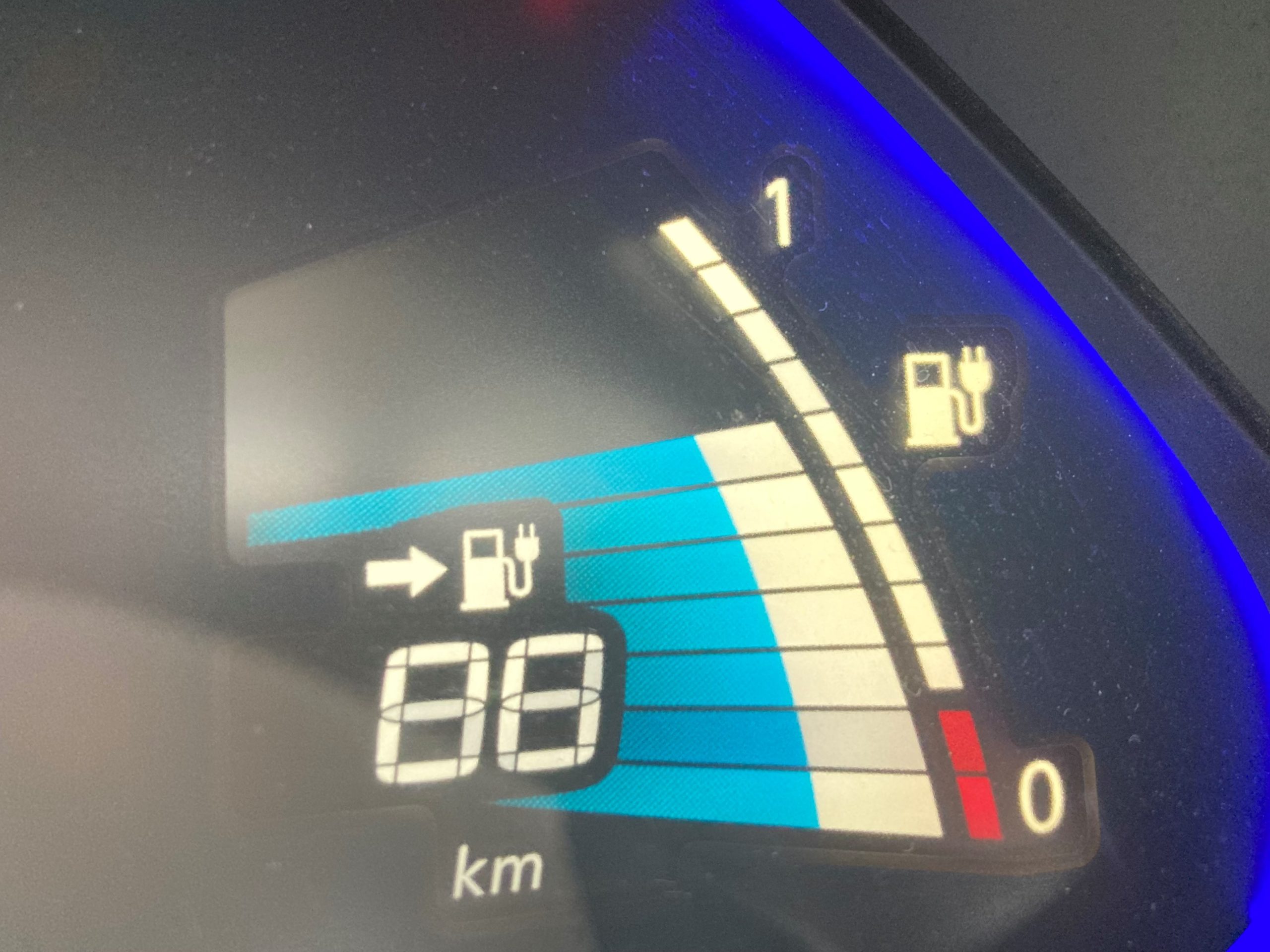 EVなのでガソリン残量計ではなく、電気残量計がメーター内に表示される